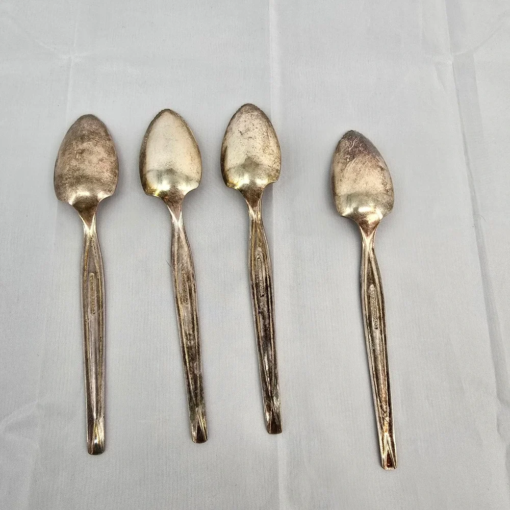 Vintage WM Rogers Mfg Co Silver Plate Grapefruit Spoons Serrated Edge Set of 4